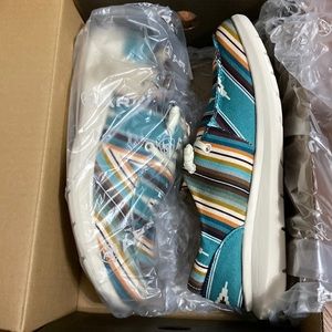 Ariat Hilo Turq Serape size 10. NEW